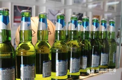 50余名消費者走進百威啤酒生產車間，感受百年文化魅力